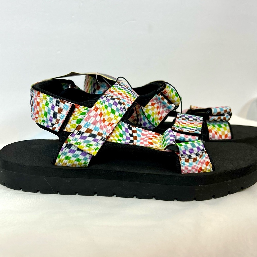 NWT UNISEX multicolor Strappy Summer Sandals / Women’s 6 / Mens 4